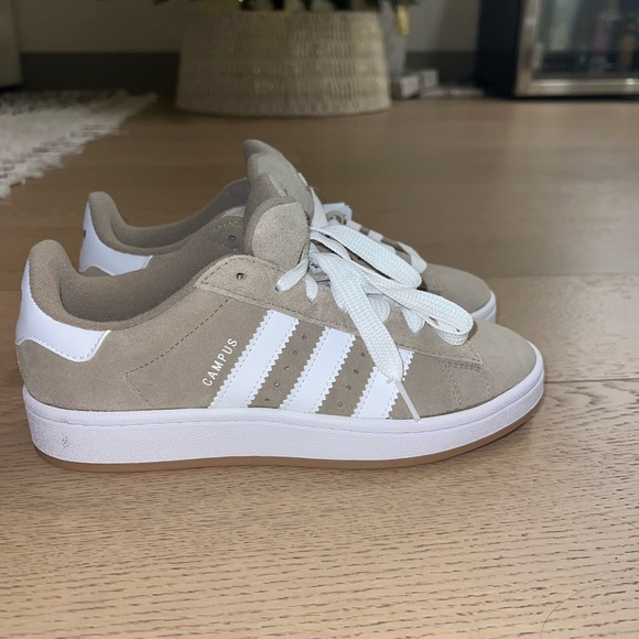 Adidas Women's Campus Beige Sneakers NEW! - Picture 7 of 7